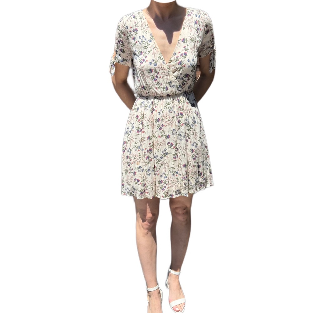Lush Nordstroms flower dress, mock wrap, tie sleeves size medium